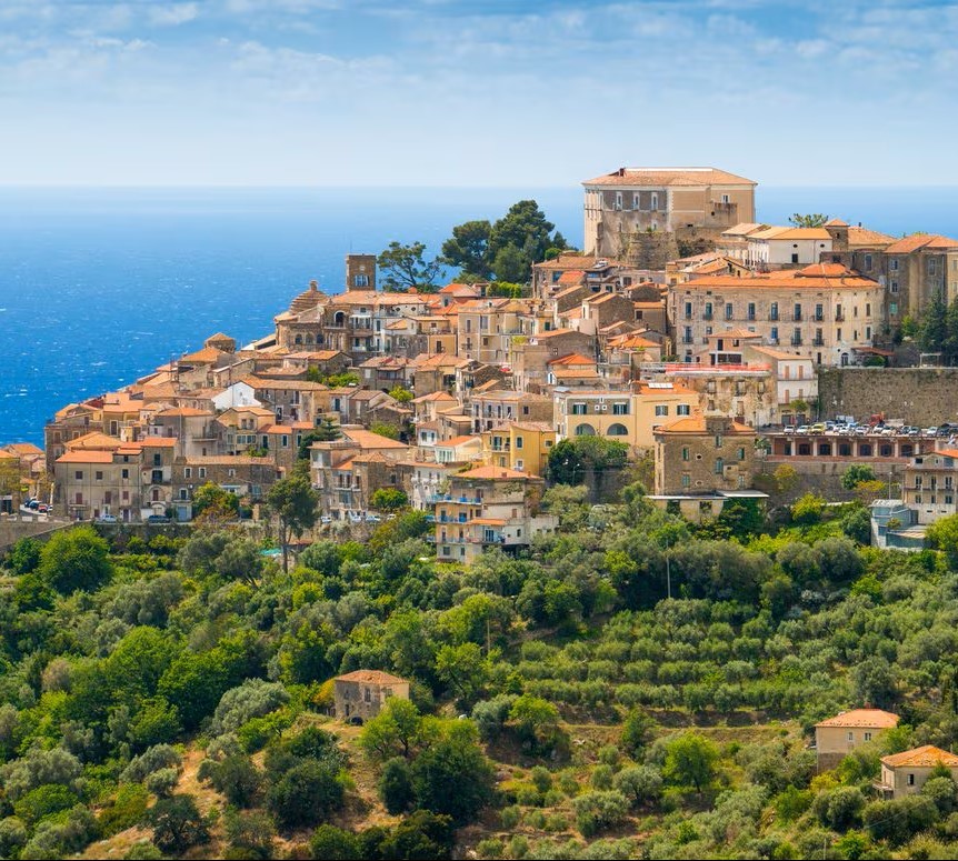 Castellabate borgo sul mare location del film Benvenuti al Sud nel Cilento